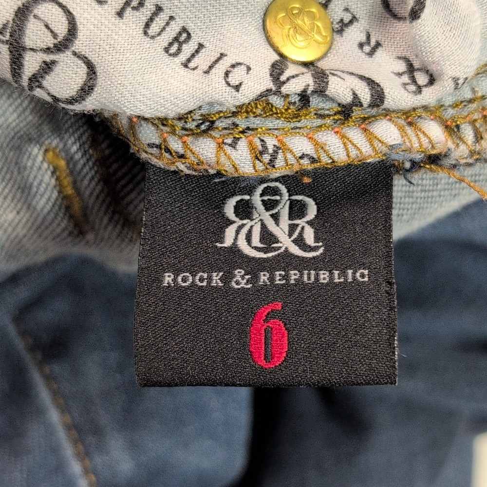 Rock & Republic Berlin Dark Wash Straight Leg Jeans Gold Logo Pockets Size 6 - Picture 3 of 13
